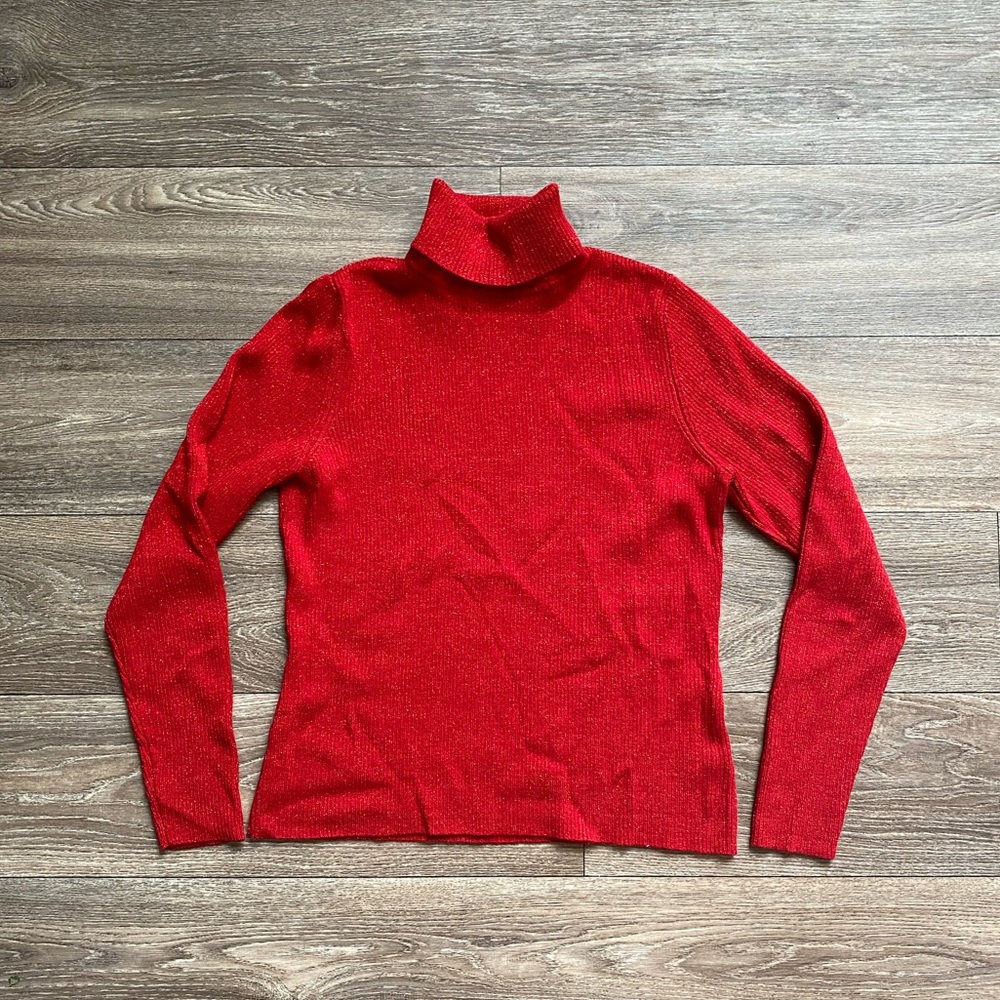 🌺 Red sparkly turtleneck